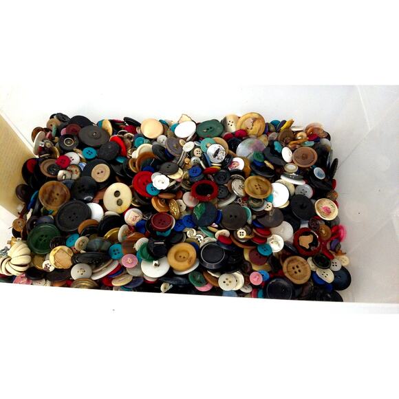 Vintage Assorted Multicolor And Style Buttons 4 Pounds - Picture 1 of 7